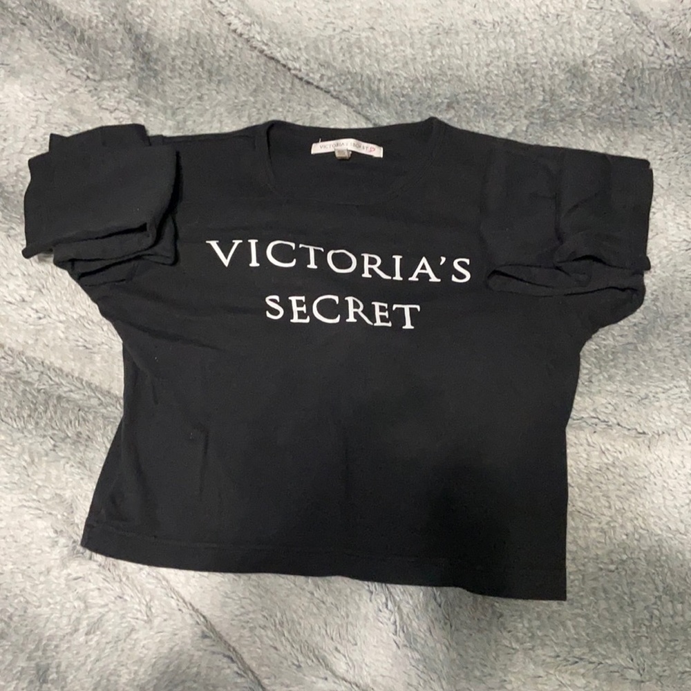 Victoria’s Secret Long-Sleeved Crop top